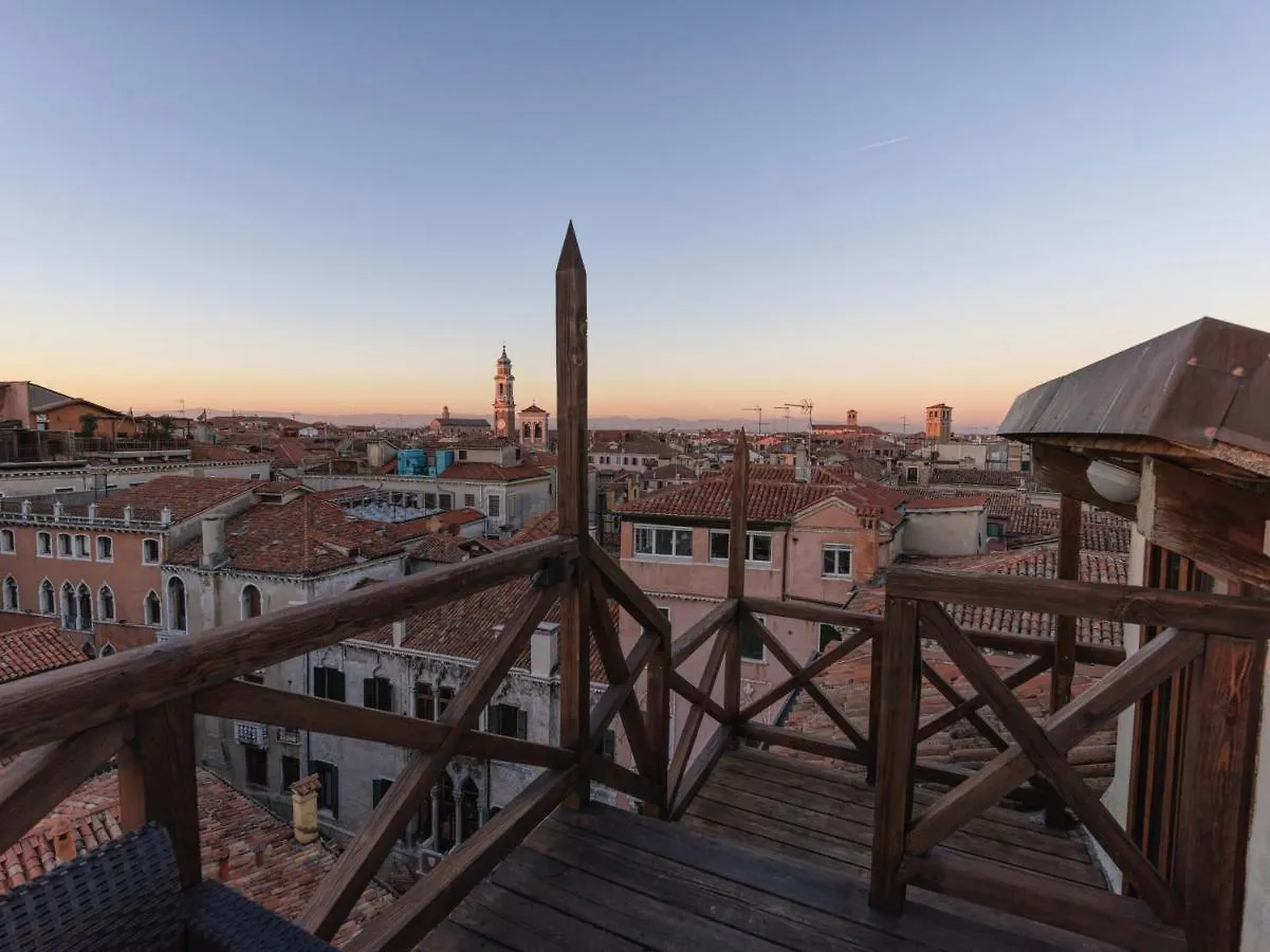 Lalux Venezia Apartment 0*, Venice