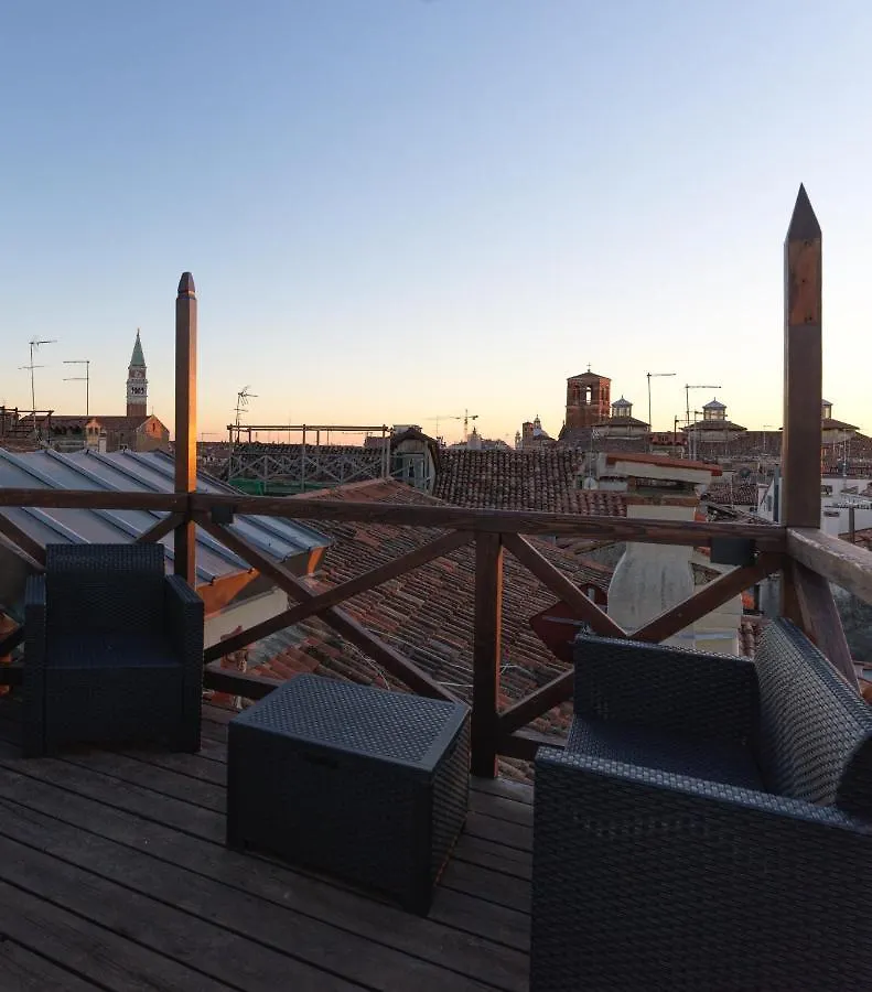 Lalux Venezia Apartment 0*, Venice